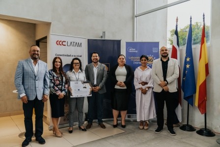 Foto de ganadores del Hackaton Centroamericano 5G