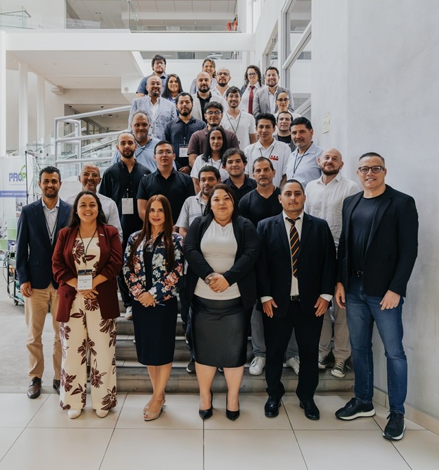 fotografía grupal del de los participantes del Hackaton Centroamericano 5G 2026.