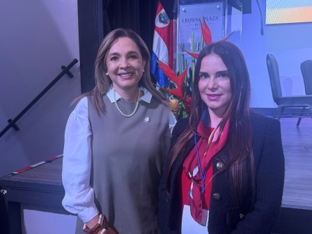 La gerente de la Promotora, Patricia Rojas posa en el evento